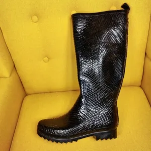 Stuart Weitzman AMAZONIA Snake Textured Tall Designer Rubber Rain Boot Women's 8