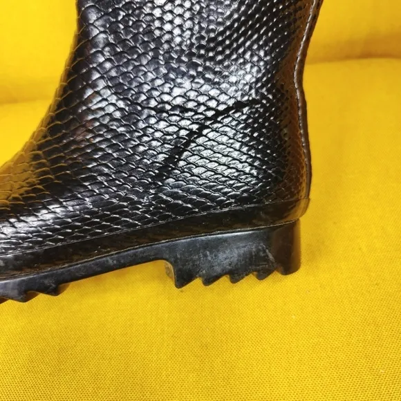 Stuart Weitzman AMAZONIA Snake Textured Tall Designer Rubber Rain Boot Women's 8