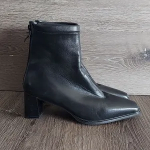 Stuart Weitzman Black Leather Ankle Boots Size 7
