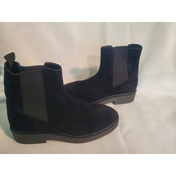Stuart Weitzman Boots Henley Chelsea Booties. S40