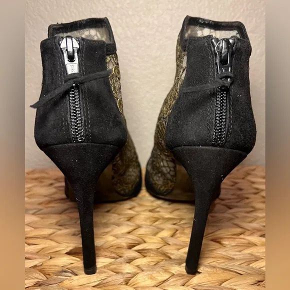 STUART WEITZMAN suede and lace stiletto bootie Heels 💛🖤🤍