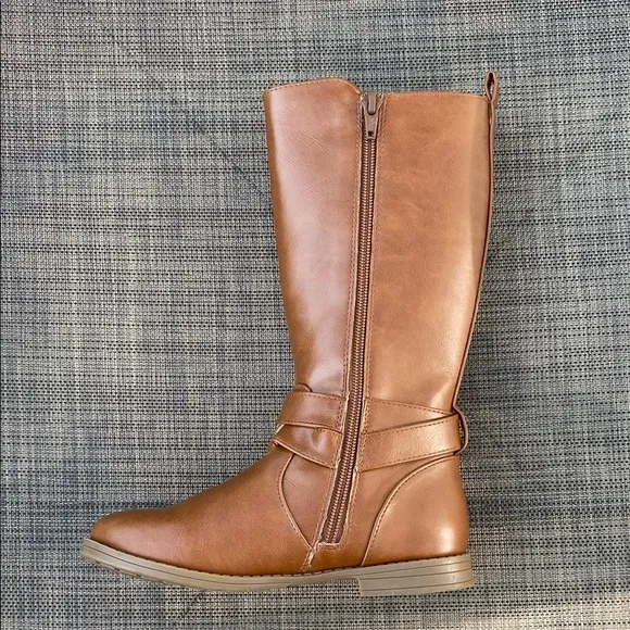 Stylish Tall Tan/Brown Knee-High Boots Youth  Size 1