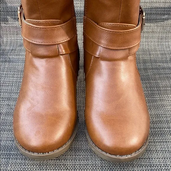 Stylish Tall Tan/Brown Knee-High Boots Youth  Size 1