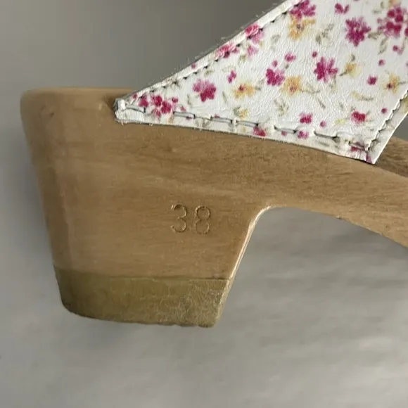 Sven Made In Sweden Leather Floral Print Wooden Clog Sandals Size 38 / US 7