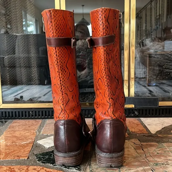 Tall boots. L’Artiste size 39. (8 1/2). Brown. Flower. Orange. Buckle. Colorful.