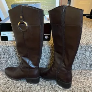 Tall boots Leather Alfani Bexley in excellent used condition. Won just once.7.5