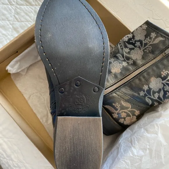 Taos Leather Ankle Boots 38