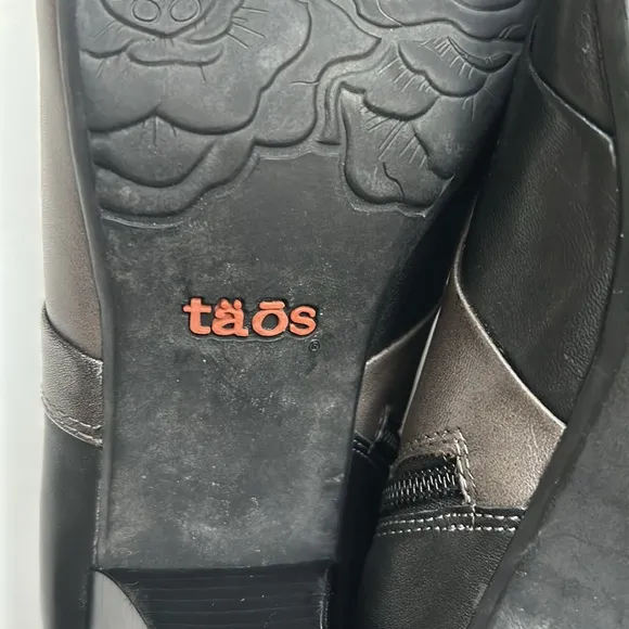 Taos Triumph Women's black/gray/pewter leather zip up ankle boots