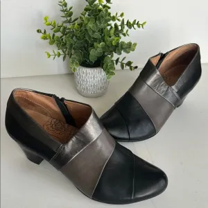 Taos Triumph Women's black/gray/pewter leather zip up ankle boots