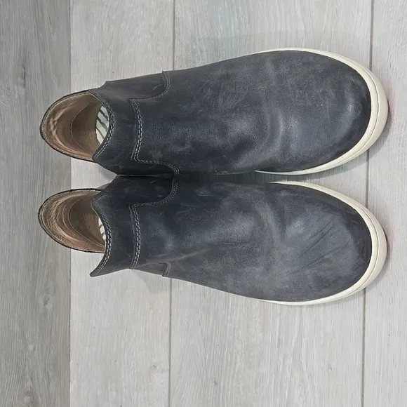 Taos Women Unity Steel Leather Slip-On Ankle Shoes Boots Shoes Sz 8.5