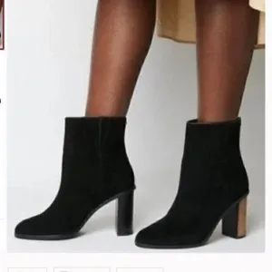 Ted Baker London Ankle Boots Womens size 9.5 Orbida Black Suede