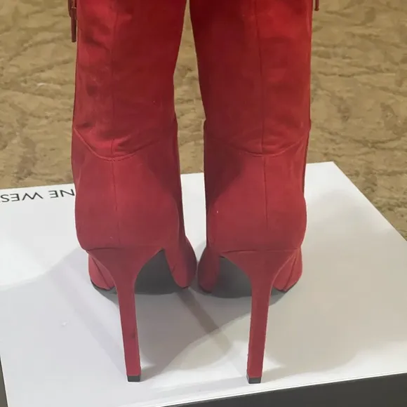 TELEENA STILETTO POINTED TOE SUEDE BOOTS SIZE 6.5