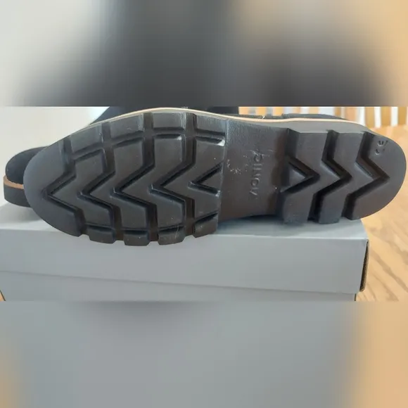 Teva boots size 6 women's