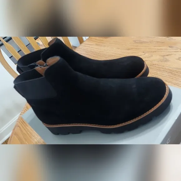 Teva boots size 6 women's