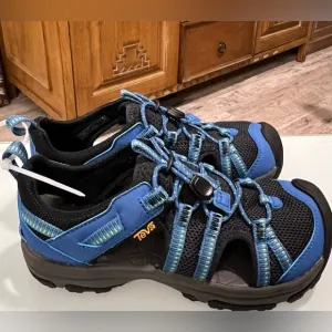 Teva LITTLE BOY SZ 1 Manatee Sandals NWOT