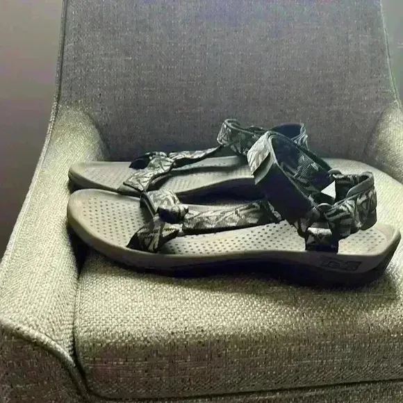 Teva Men's 6502 Hurricane Sandals size 12