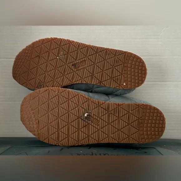 Teva Men's Gray Quilted Slip-On Shoes Size 11 EUC