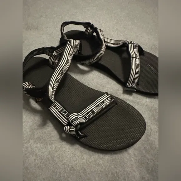 Teva Original women’s Black and White Sandals size 9
