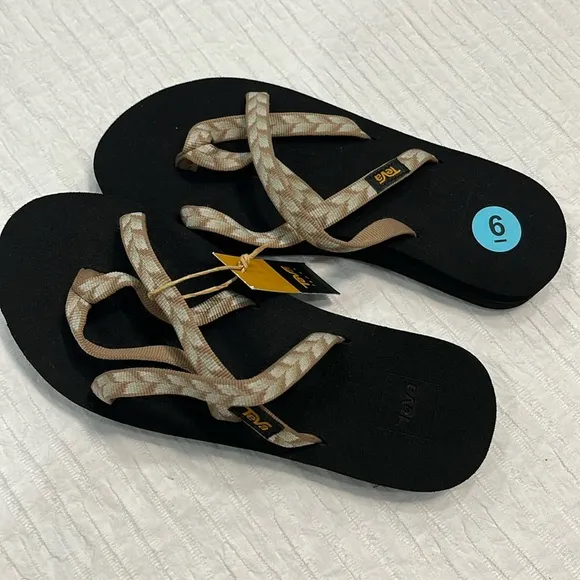 TEVA sandals women’s 6 NWT