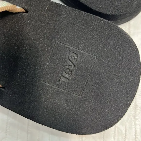 TEVA sandals women’s 6 NWT