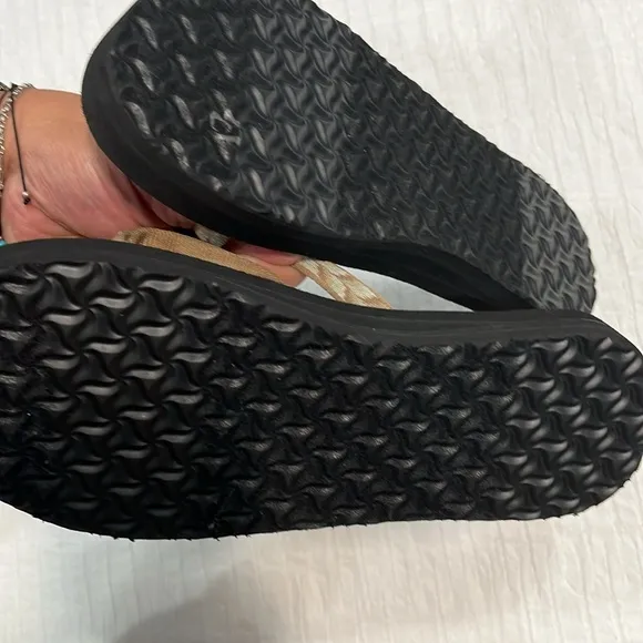 TEVA sandals women’s 6 NWT