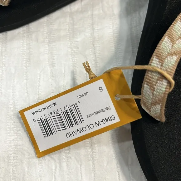 TEVA sandals women’s 6 NWT