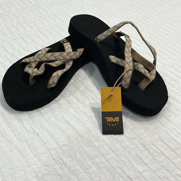 TEVA sandals women’s 6 NWT