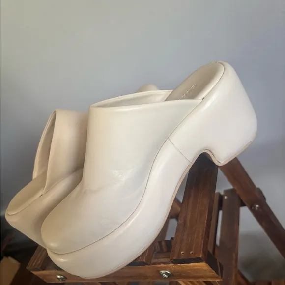 The Puff A Clog Women's Cream Platform Clogs
