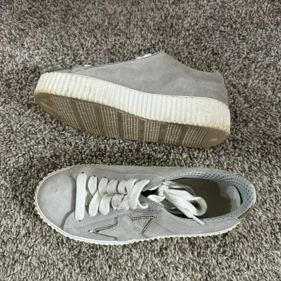 The Shoe Box Platform Tennis Shoes Size 6