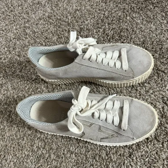 The Shoe Box Platform Tennis Shoes Size 6
