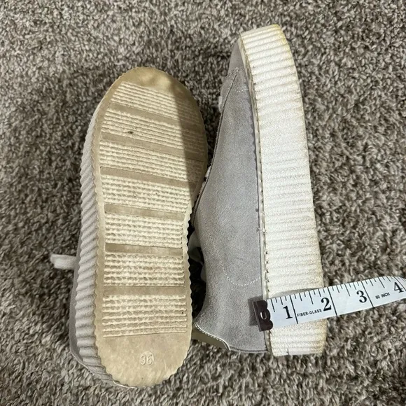 The Shoe Box Platform Tennis Shoes Size 6