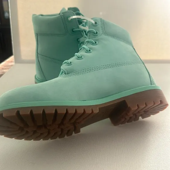 Timberland Ankle High Boots with lace up and tag. Size 4
