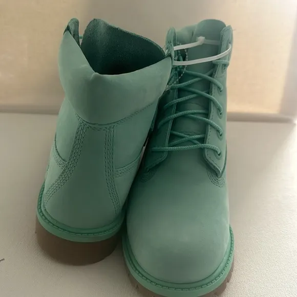 Timberland Ankle High Boots with lace up and tag. Size 4