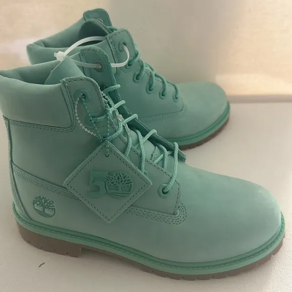 Timberland Ankle High Boots with lace up and tag. Size 4