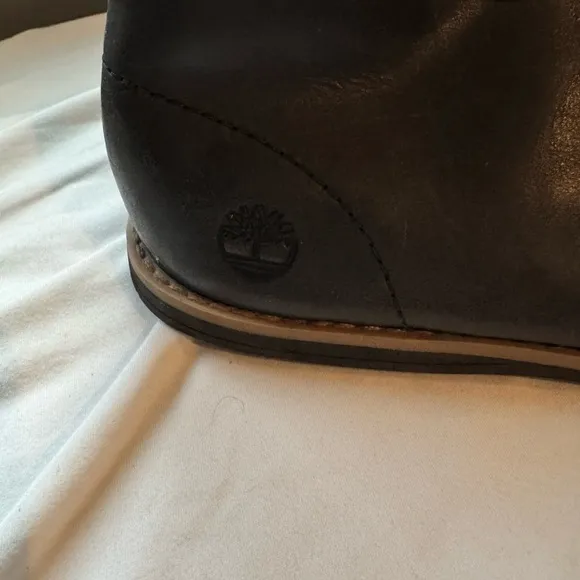 Timberland Black Chukka Boots Sleek Leather Design