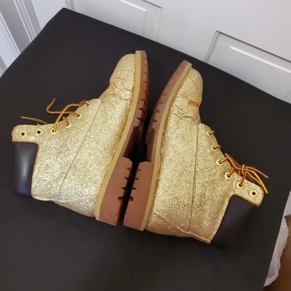 Timberland Boots Covered in Gold Glitter  …