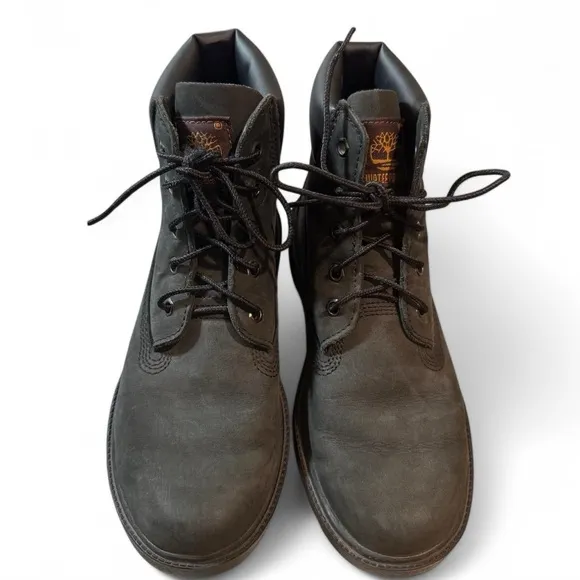 Timberland Classic 6 Inch Waterproof Boots | Size 4.5 in juniors OR 6 in women
