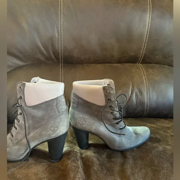 “Timberland Gray Leather Lace-Up Heeled Boots Size 7.5M”