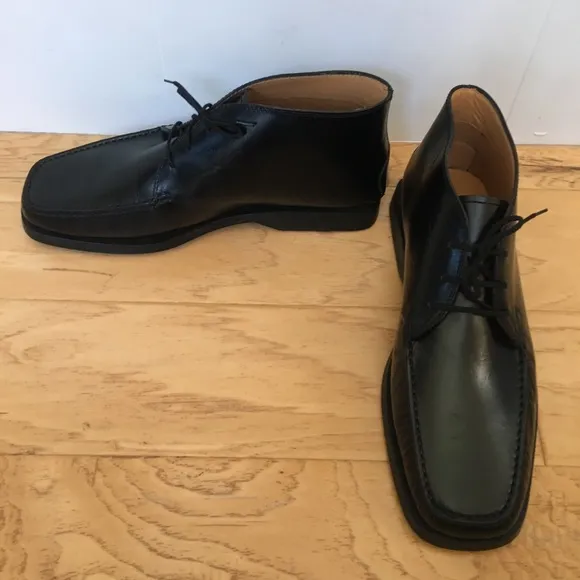 Tod’s Black Leather Lace Up Chukka Boot in 10 1/2 Square Toe Italy Like New