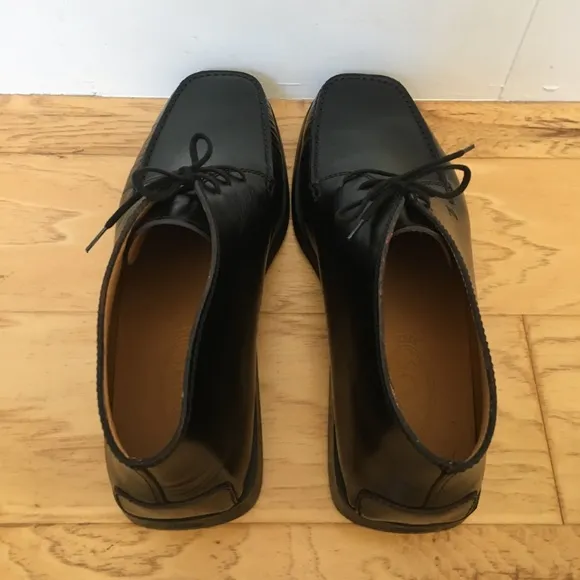 Tod’s Black Leather Lace Up Chukka Boot in 10 1/2 Square Toe Italy Like New