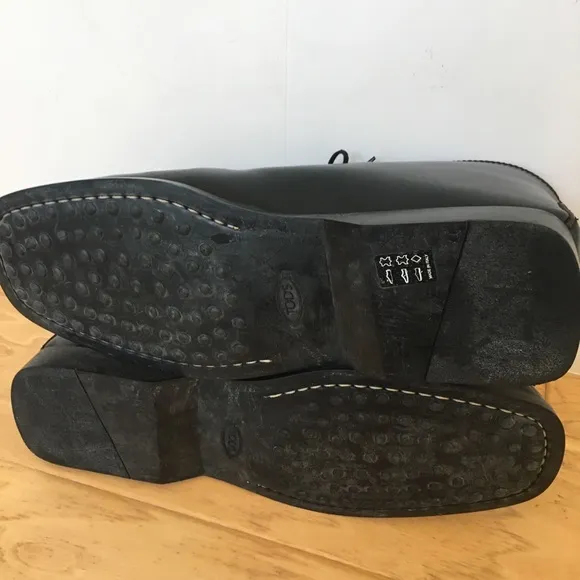 Tod’s Black Leather Lace Up Chukka Boot in 10 1/2 Square Toe Italy Like New