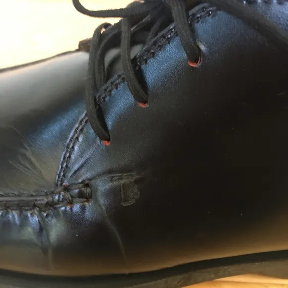 Tod’s Black Leather Lace Up Chukka Boot in 10 1/2 Square Toe Italy Like New