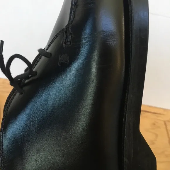 Tod’s Black Leather Lace Up Chukka Boot in 10 1/2 Square Toe Italy Like New