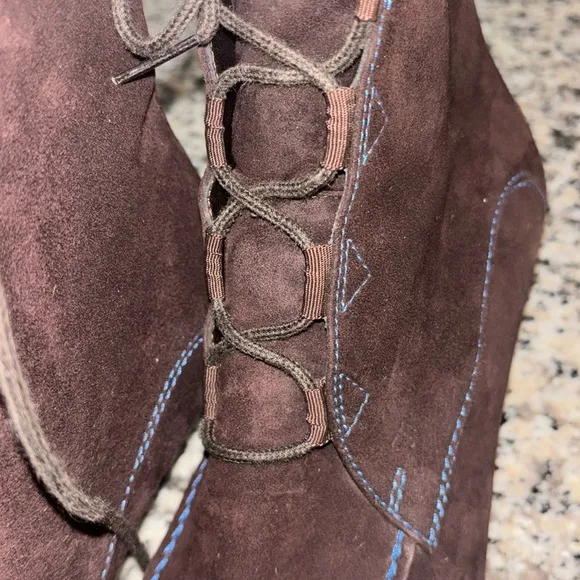 Tod’s Brown Leather Ankle Boots with Blue Stitching, Size 7.5 - Made in Italy