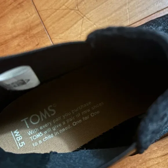 Tom’s Ella ankle boots black Velvet Shoes