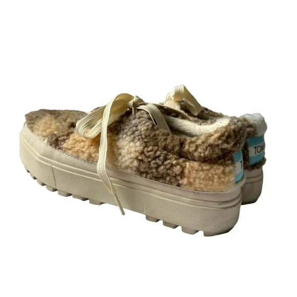 Tom’s Sherpa Lace Up Lug Shoes Platform Sneakers Tan Cream Size 6