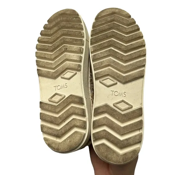 Tom’s Sherpa Lace Up Lug Shoes Platform Sneakers Tan Cream Size 6