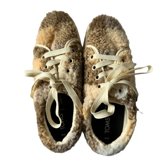 Tom’s Sherpa Lace Up Lug Shoes Platform Sneakers Tan Cream Size 6