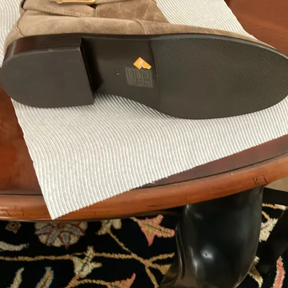 TORY BURCH BRAND NEW ANKLE BOOTS. SIZE 9. PERFECT CONDITION. NO BOX. LIGHT BROWN