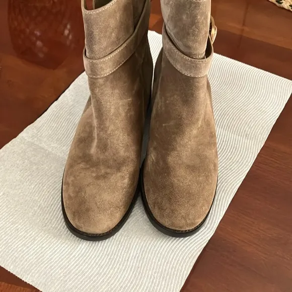 TORY BURCH BRAND NEW ANKLE BOOTS. SIZE 9. PERFECT CONDITION. NO BOX. LIGHT BROWN